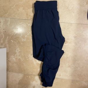 Dance studio joggers lululemon size 6 true navy